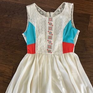 Gianni Bini lace patterned dress